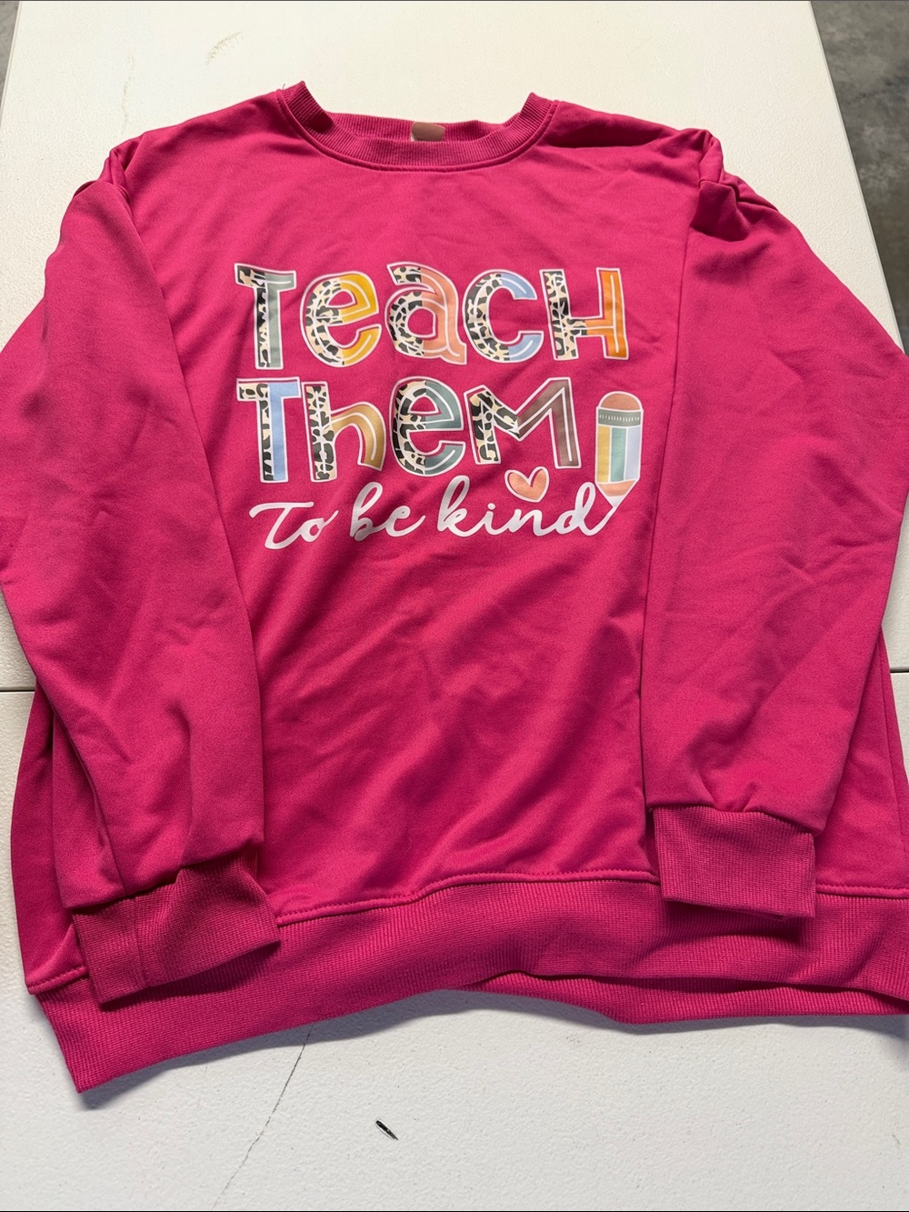 Womwns Pink 'Teach Them To Be Kind' Graphic Sweatshirt